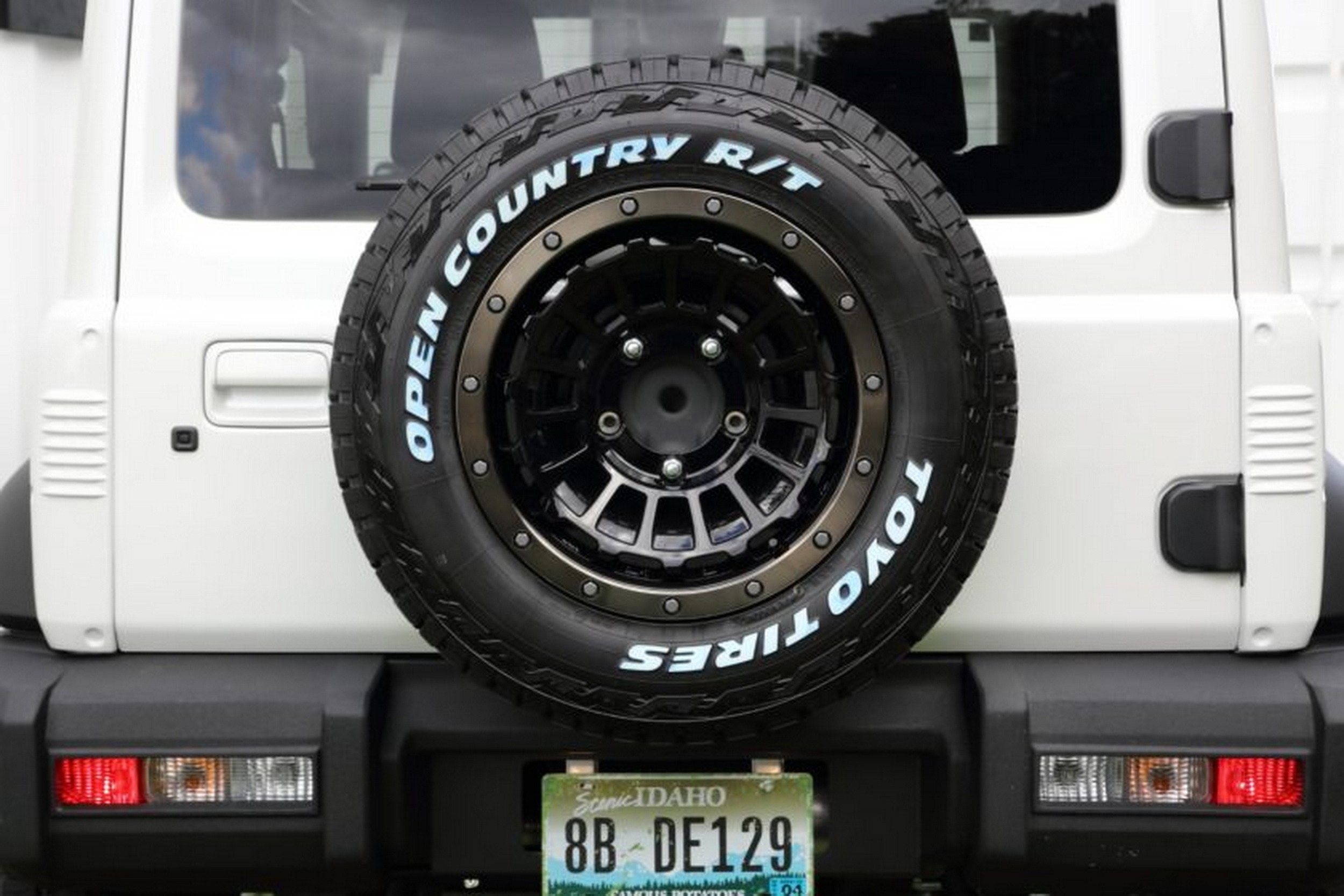Suzuki Jimny - Toyota Land Cruiser - White (18)