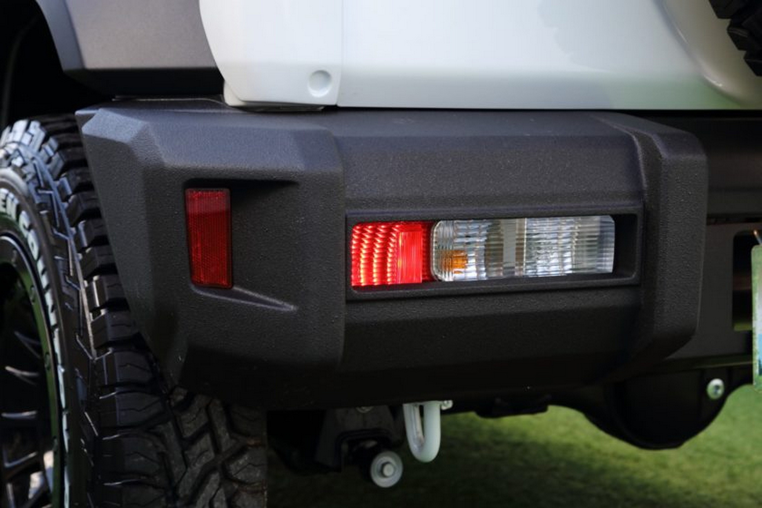 Suzuki Jimny - Toyota Land Cruiser - White (22)
