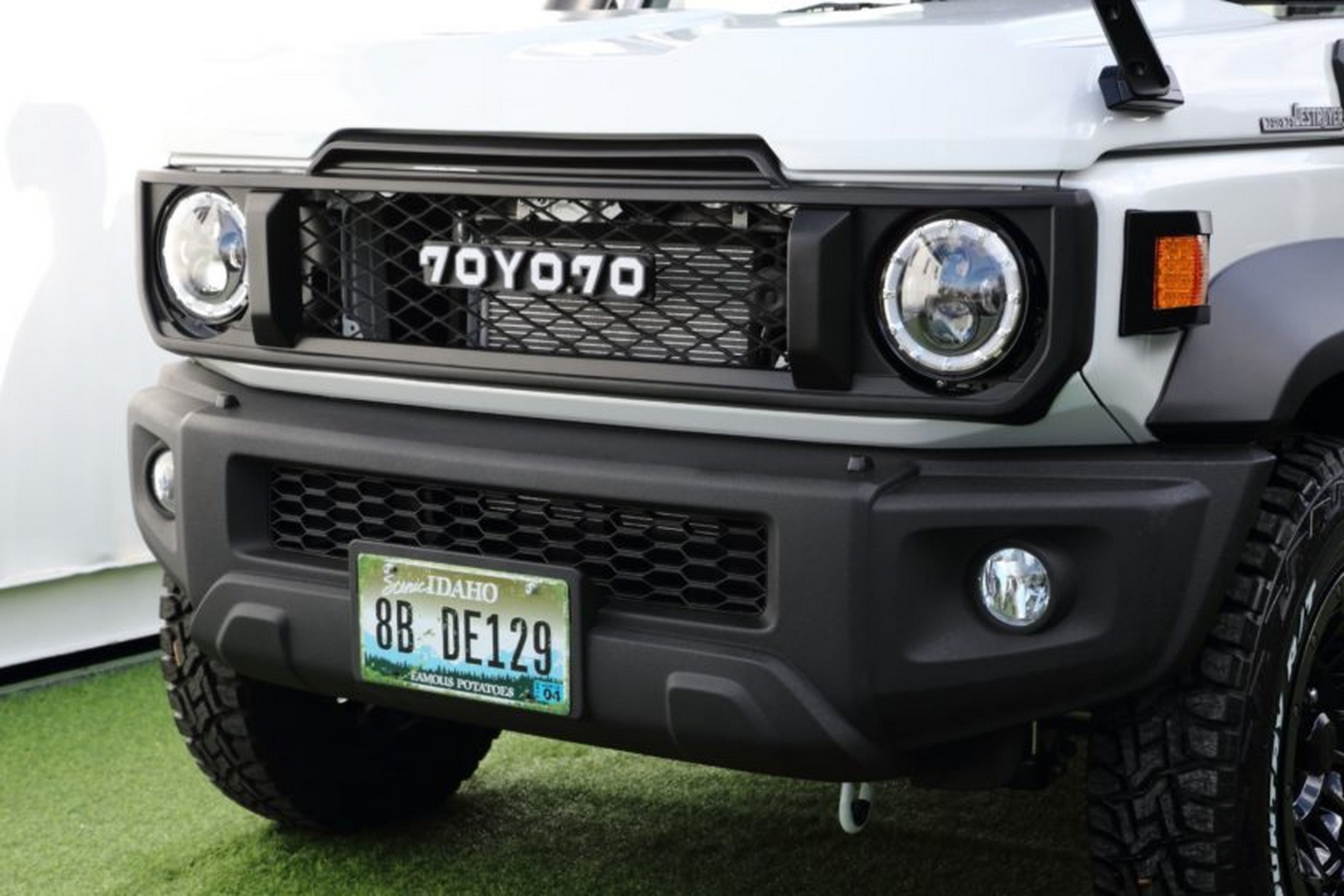 Suzuki Jimny - Toyota Land Cruiser - White (5)