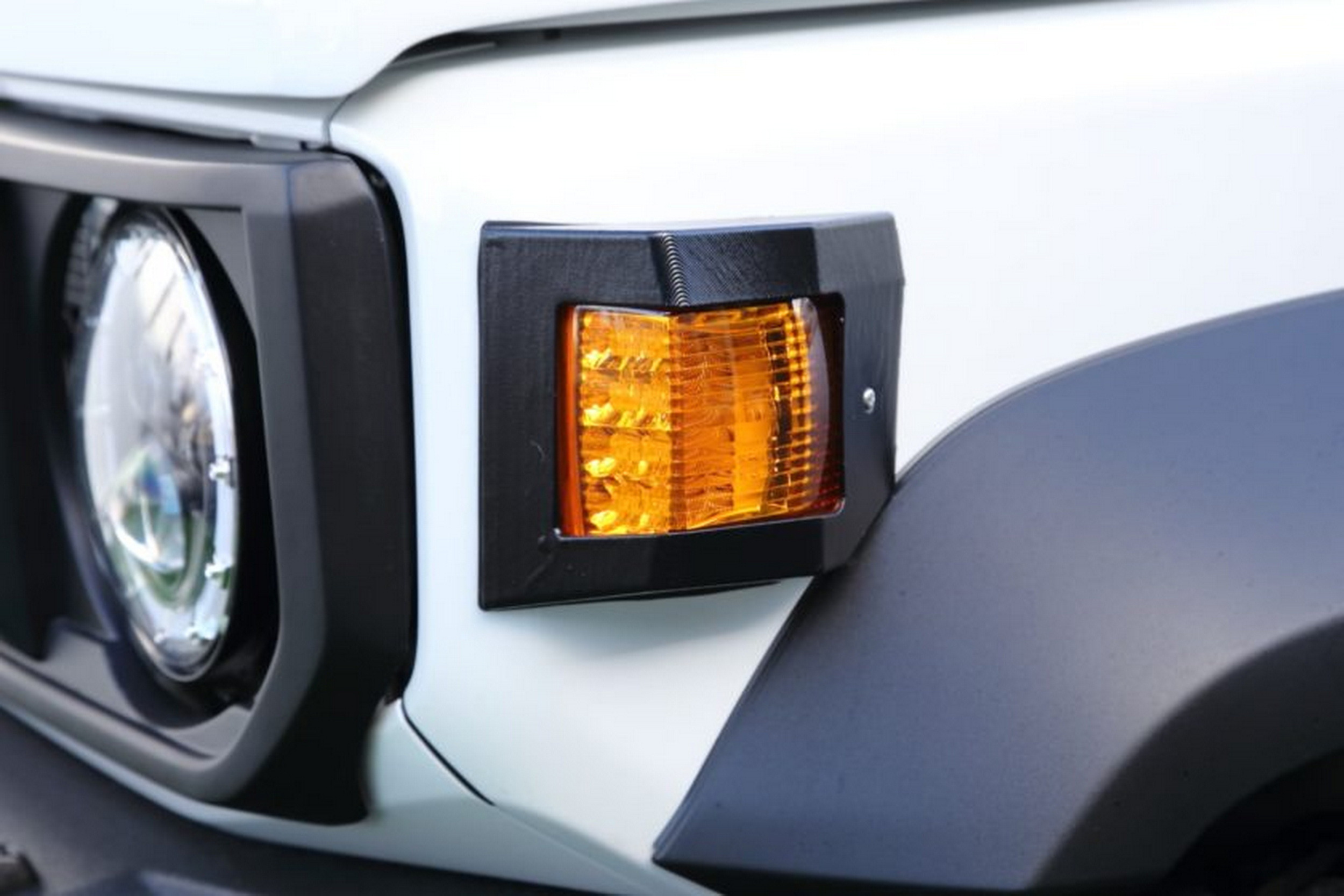 Suzuki Jimny - Toyota Land Cruiser - White (9)