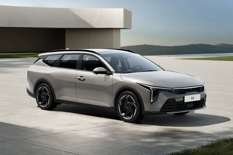 Kia K4 Sportswagon 00002