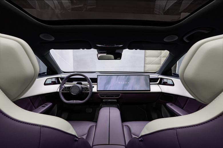 Mazda CX-6e interior 00004