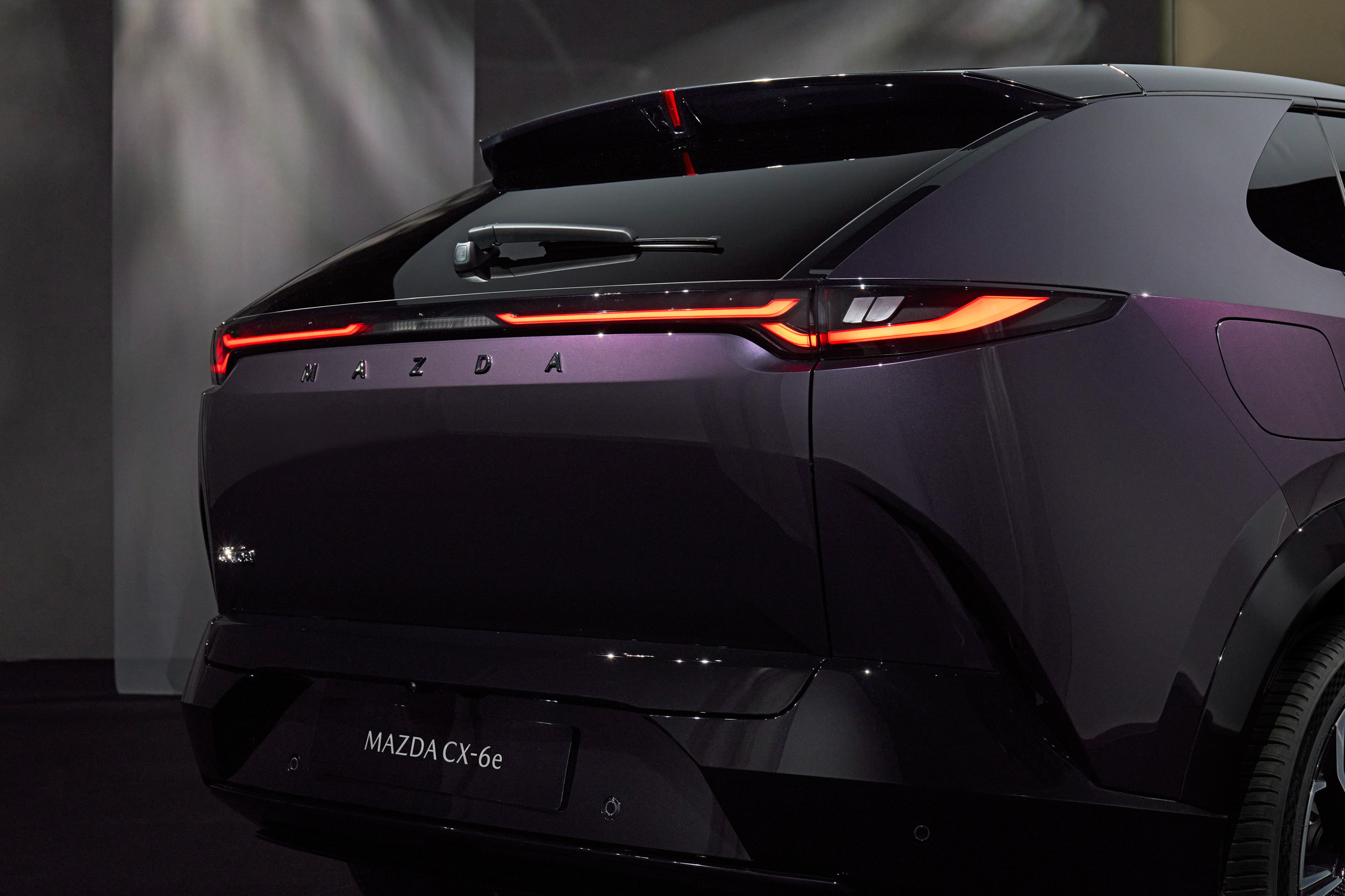Mazda CX-6e exterior 00010