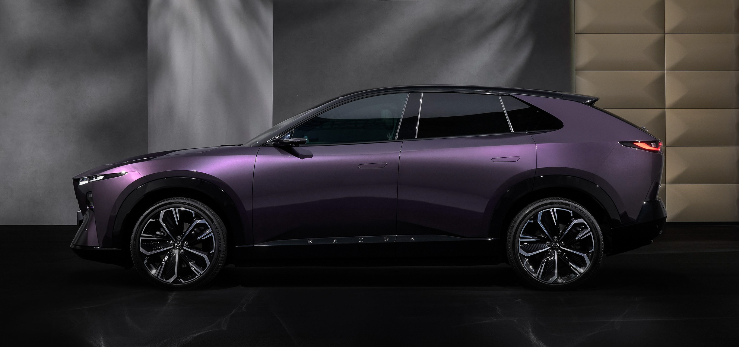 Mazda CX-6e exterior 00015
