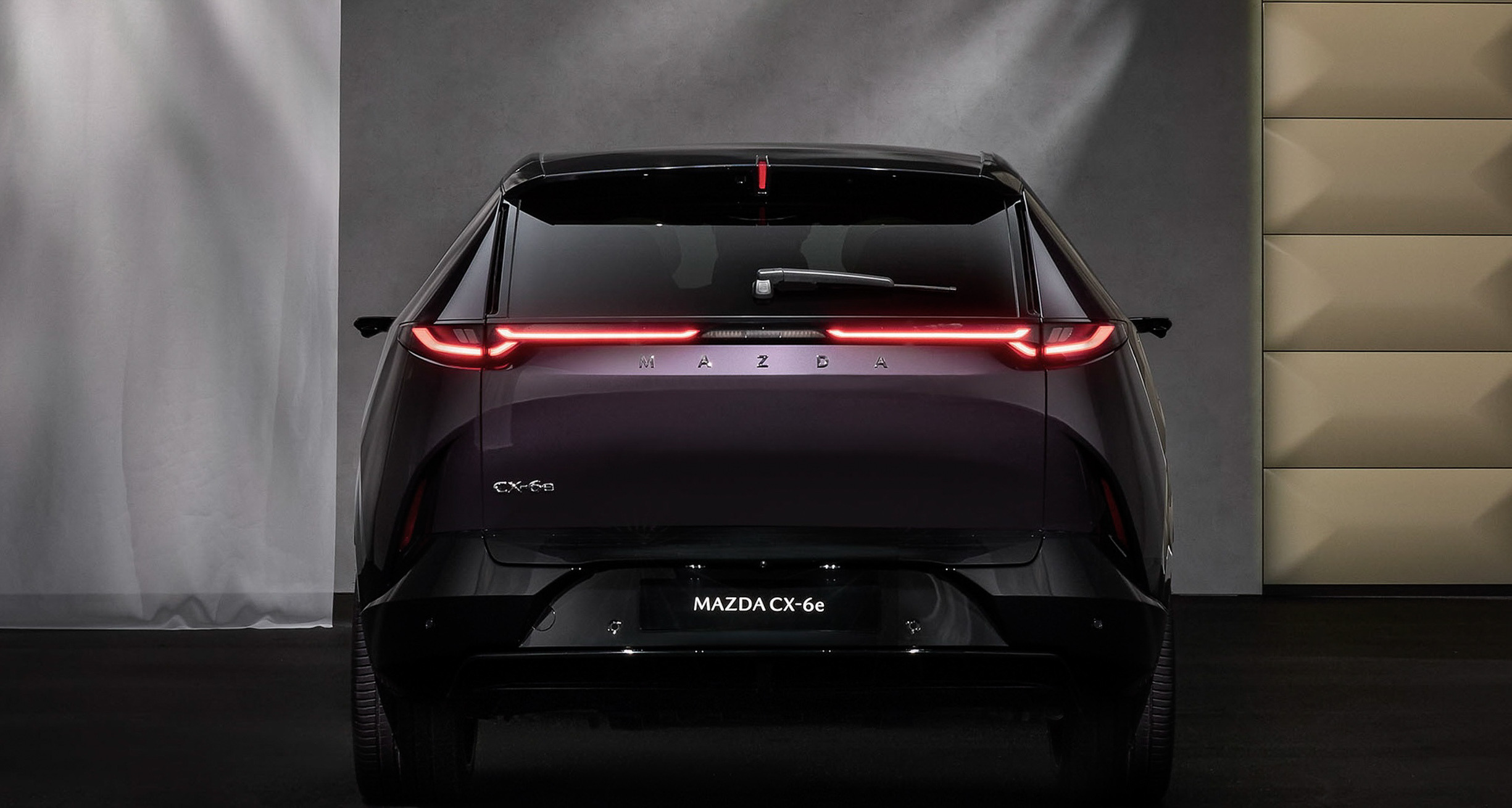 Mazda CX-6e exterior 00018