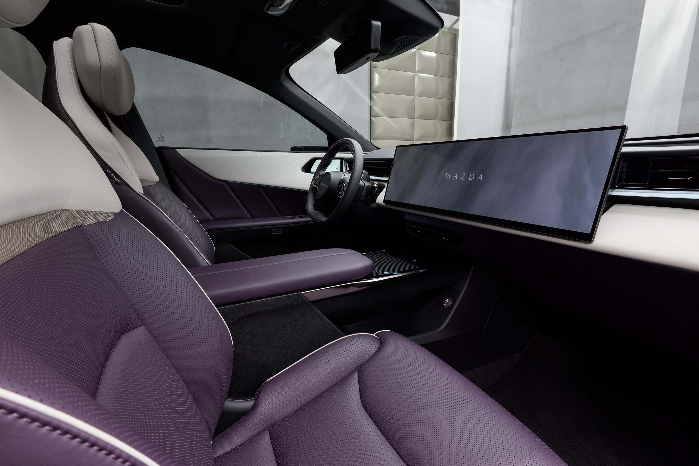 Mazda CX-6e interior 00003