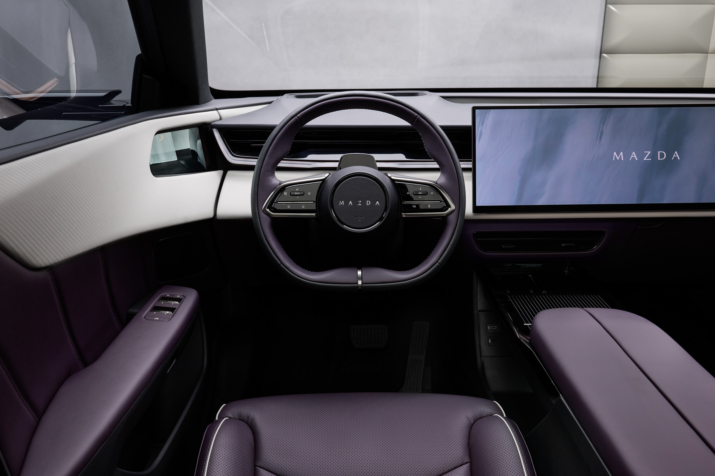 Mazda CX-6e interior 00005