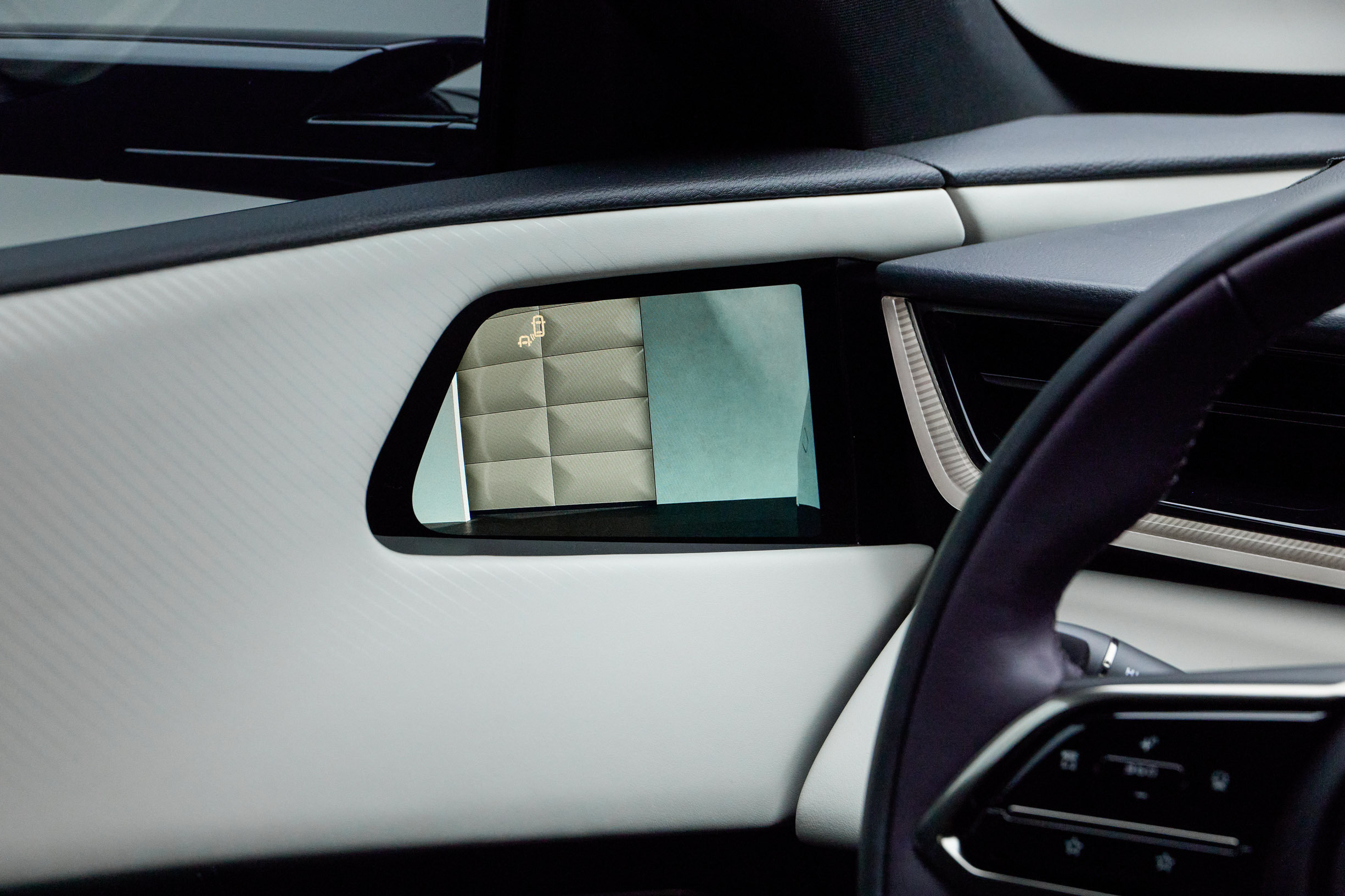 Mazda CX-6e interior 00010