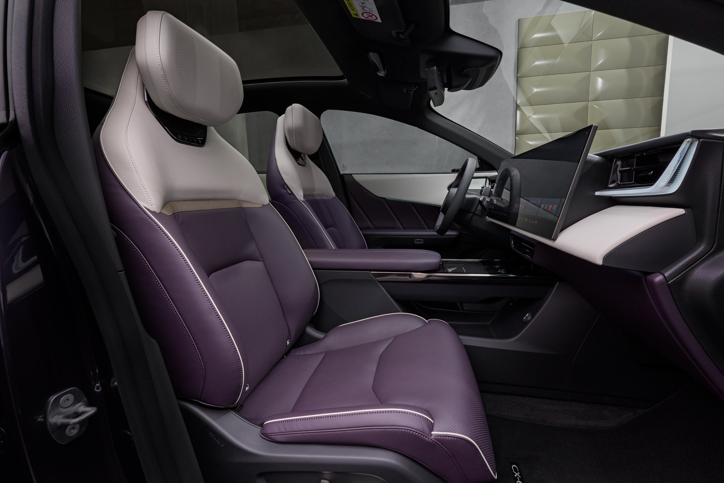 Mazda CX-6e interior 00011