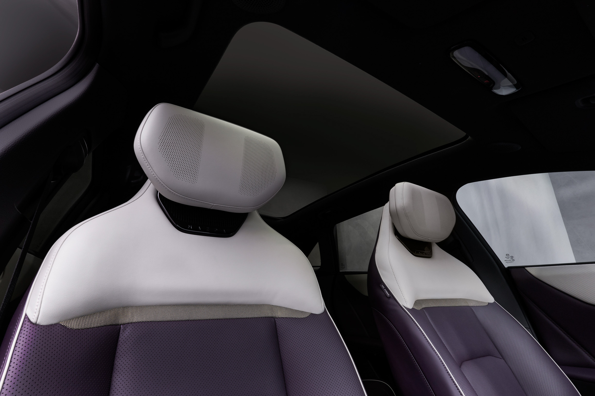 Mazda CX-6e interior 00012
