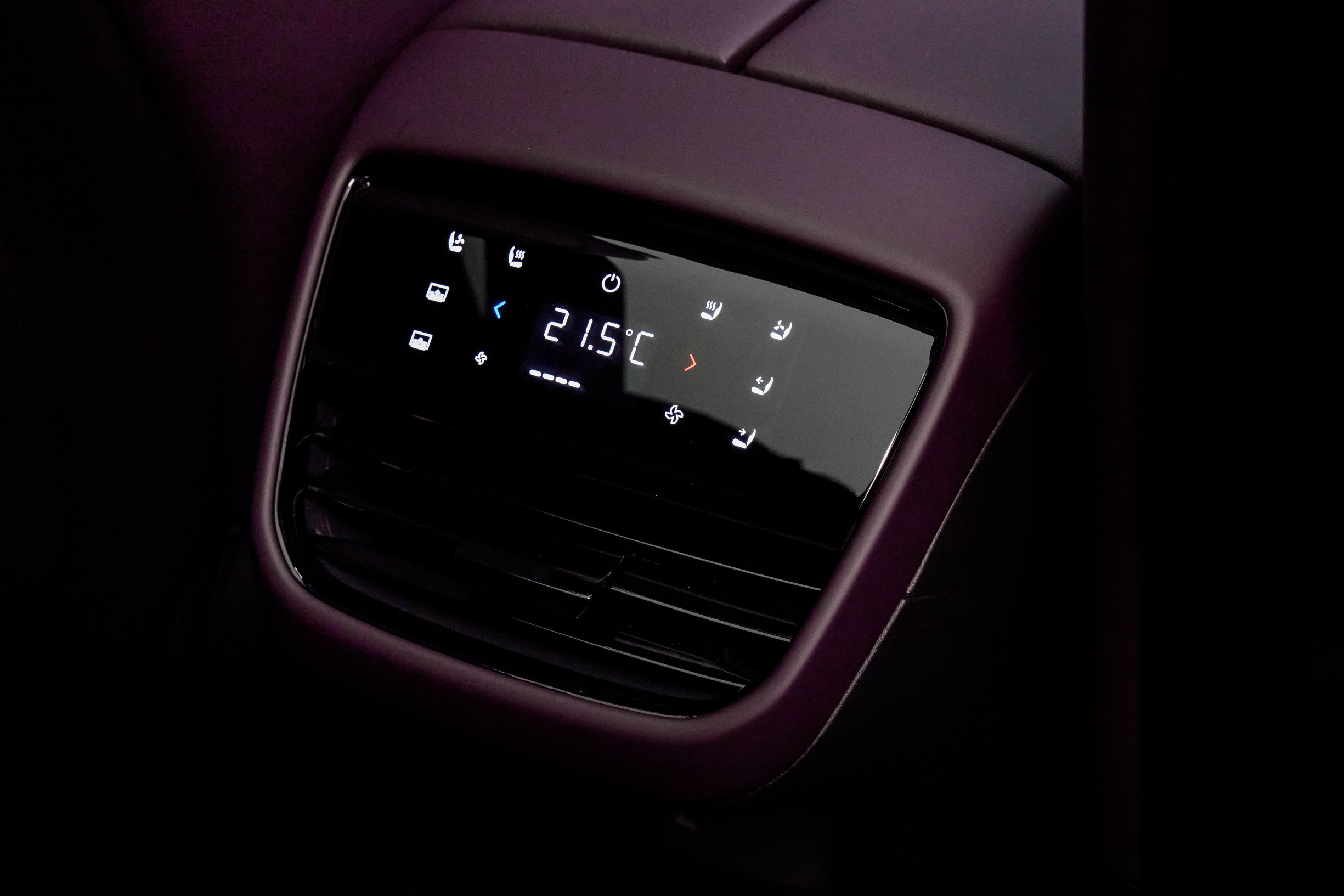 Mazda CX-6e interior 00013