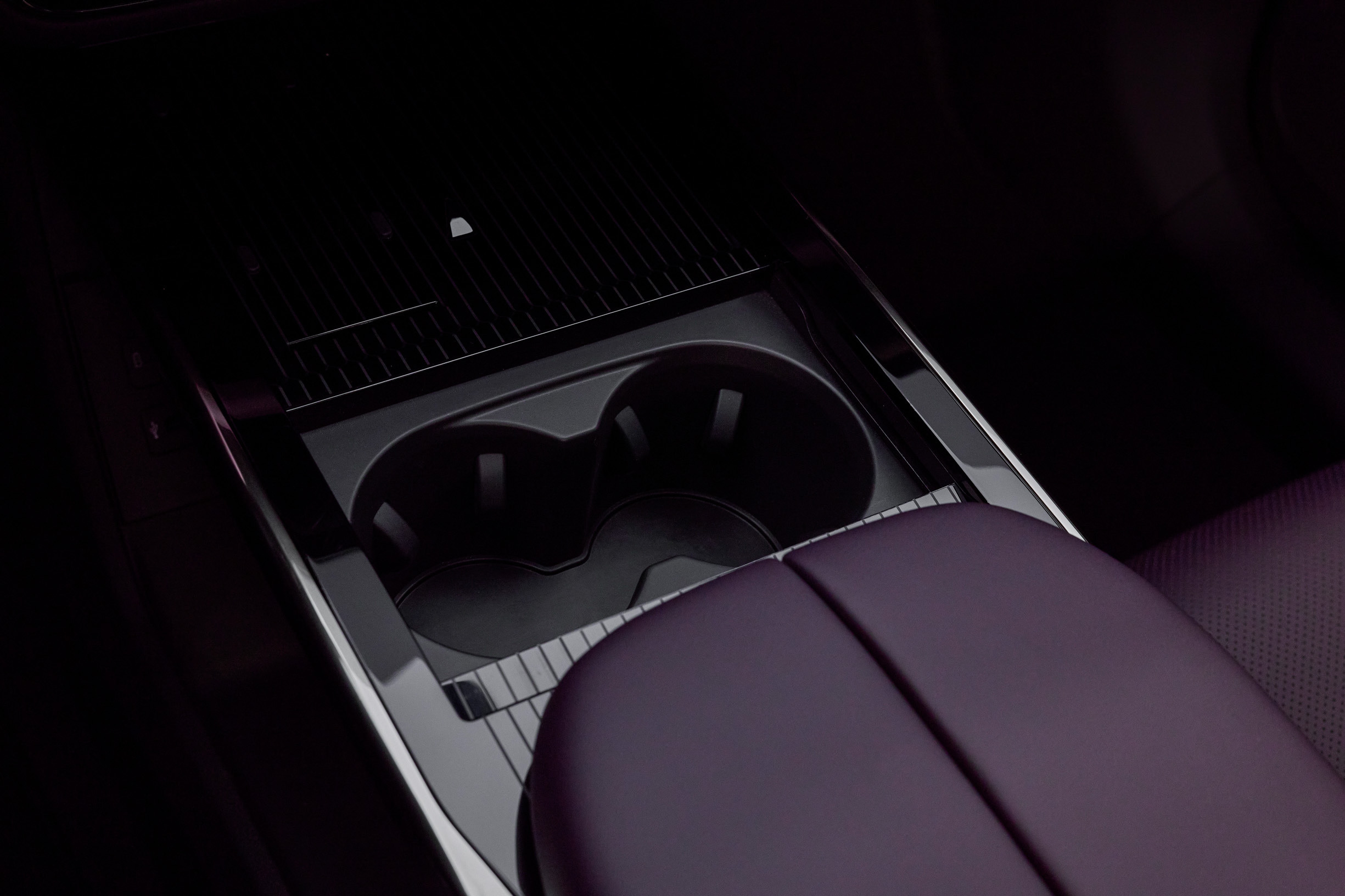 Mazda CX-6e interior 00014