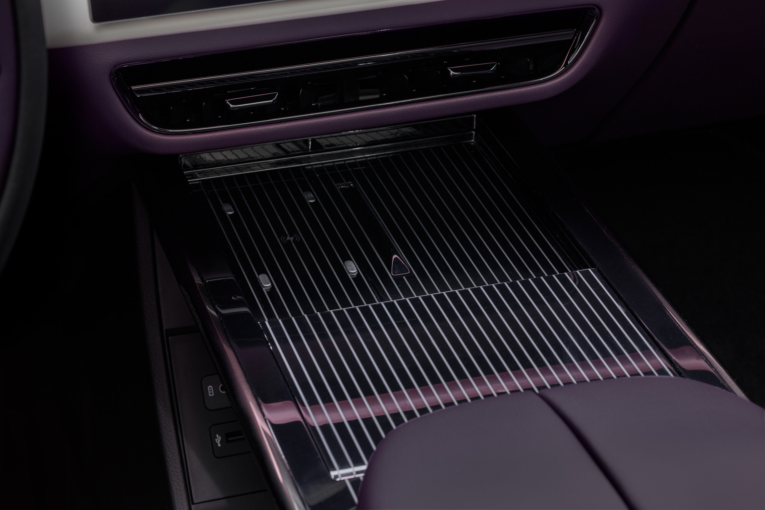 Mazda CX-6e interior 00018