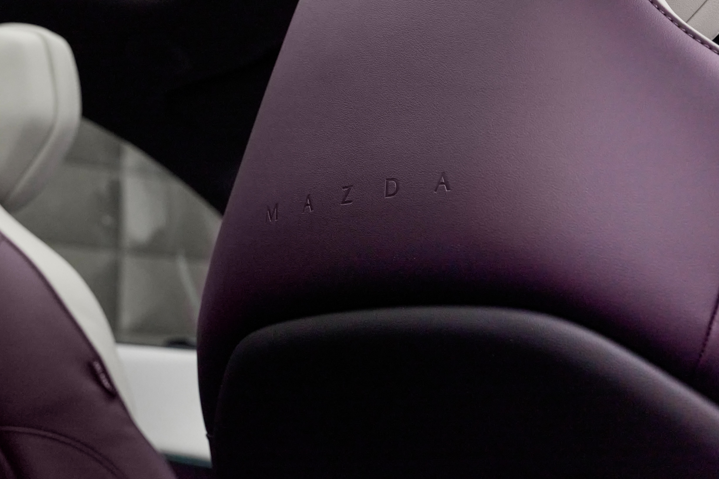 Mazda CX-6e interior 00020
