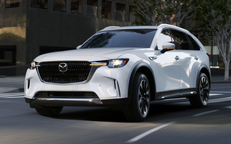 034_CX90-PHEV_90Cornering copy
