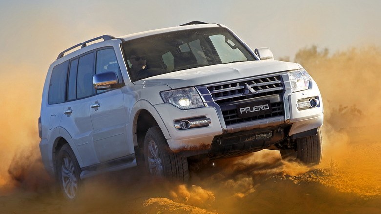 2020_Mitsubishi_Pajero