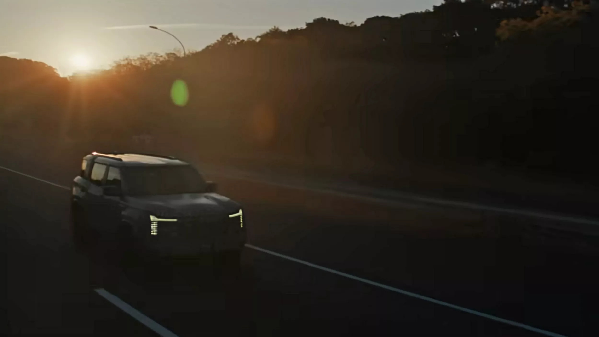 Mitsubishi-Pajero-Teaser-2