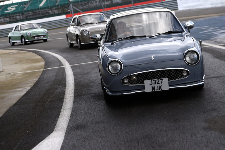 Nissan_Figaro_celebrating_25_years_at_the_Classic