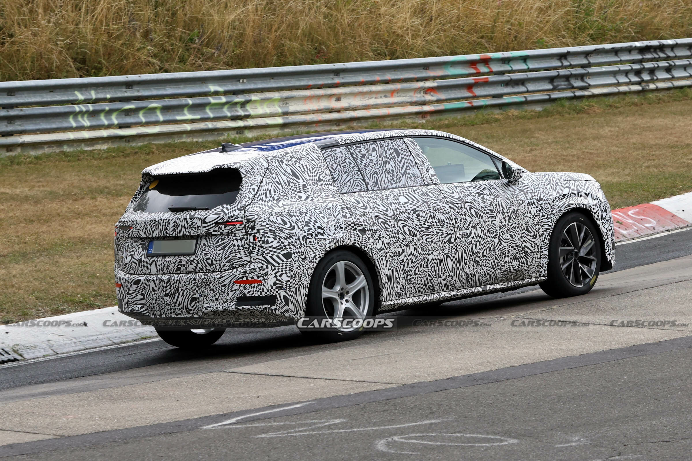 Skoda Vision 7S prototype 00013