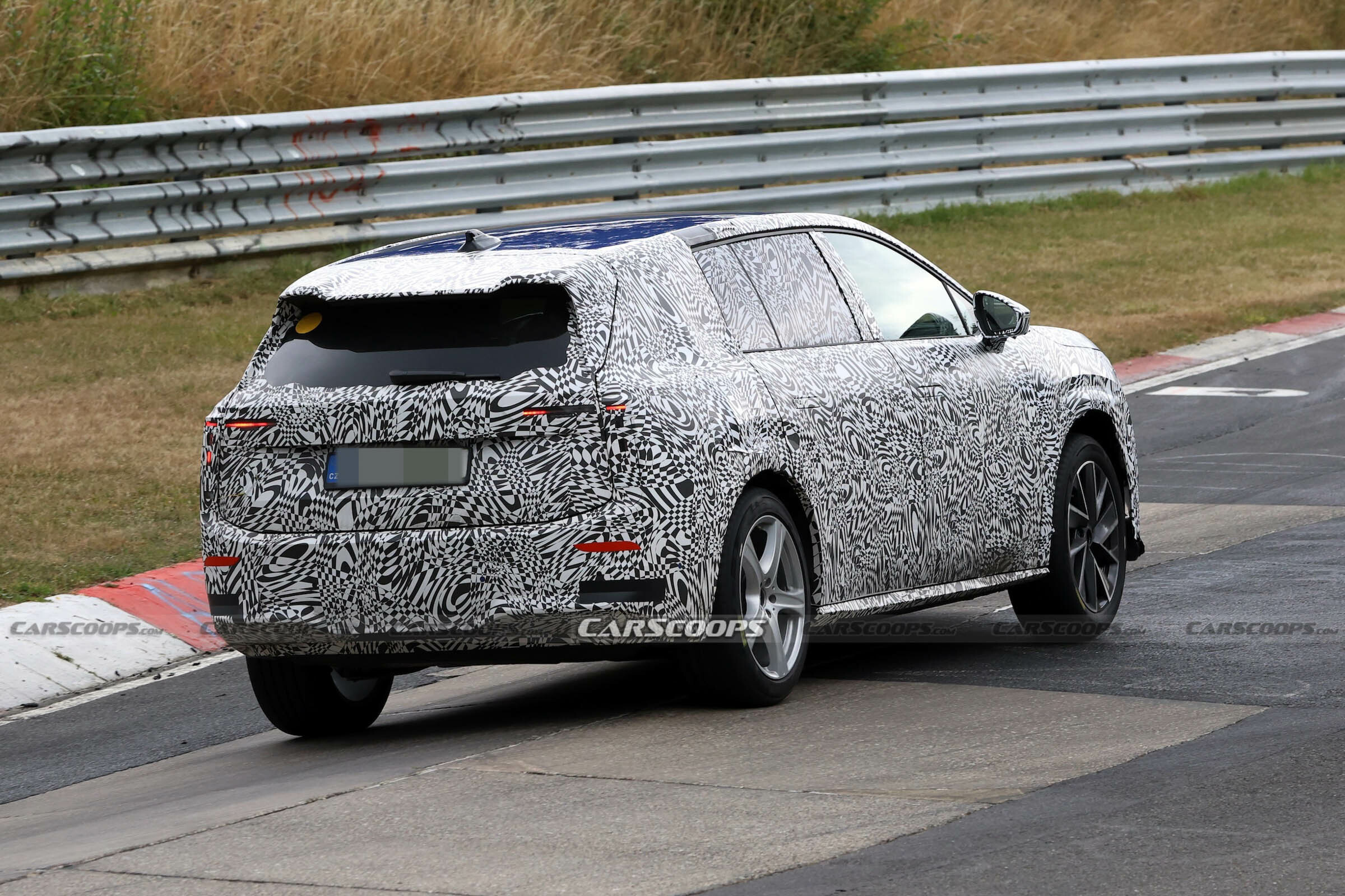 Skoda Vision 7S prototype 00015