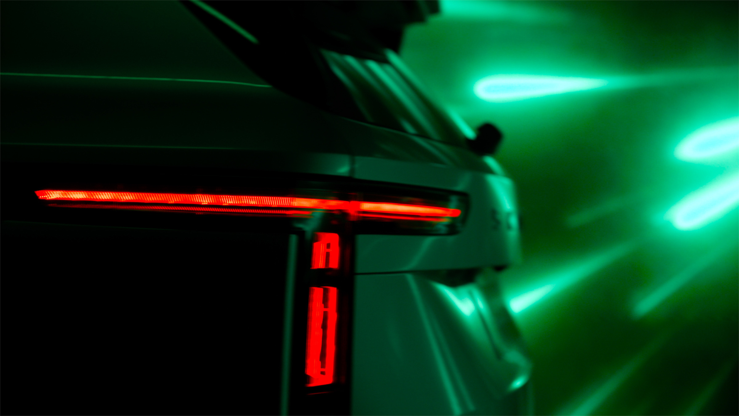 Skoda large family SUV teaser 00001