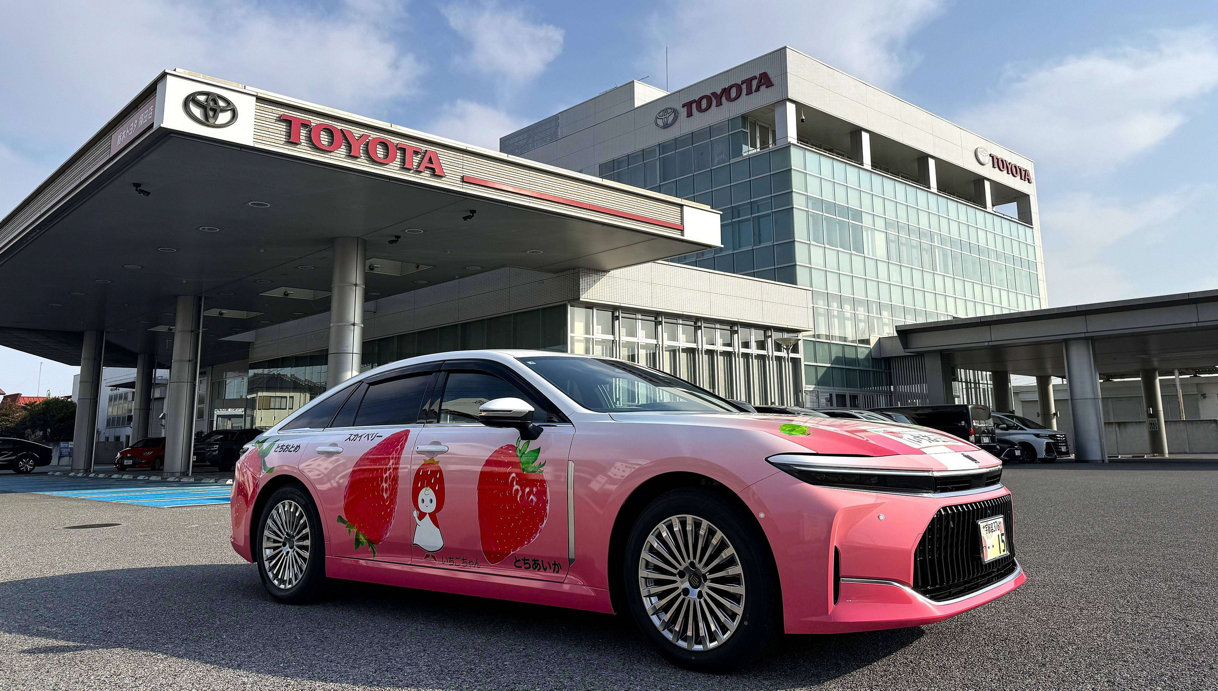 Tochigi Toyota - Strawberry Crown (1)