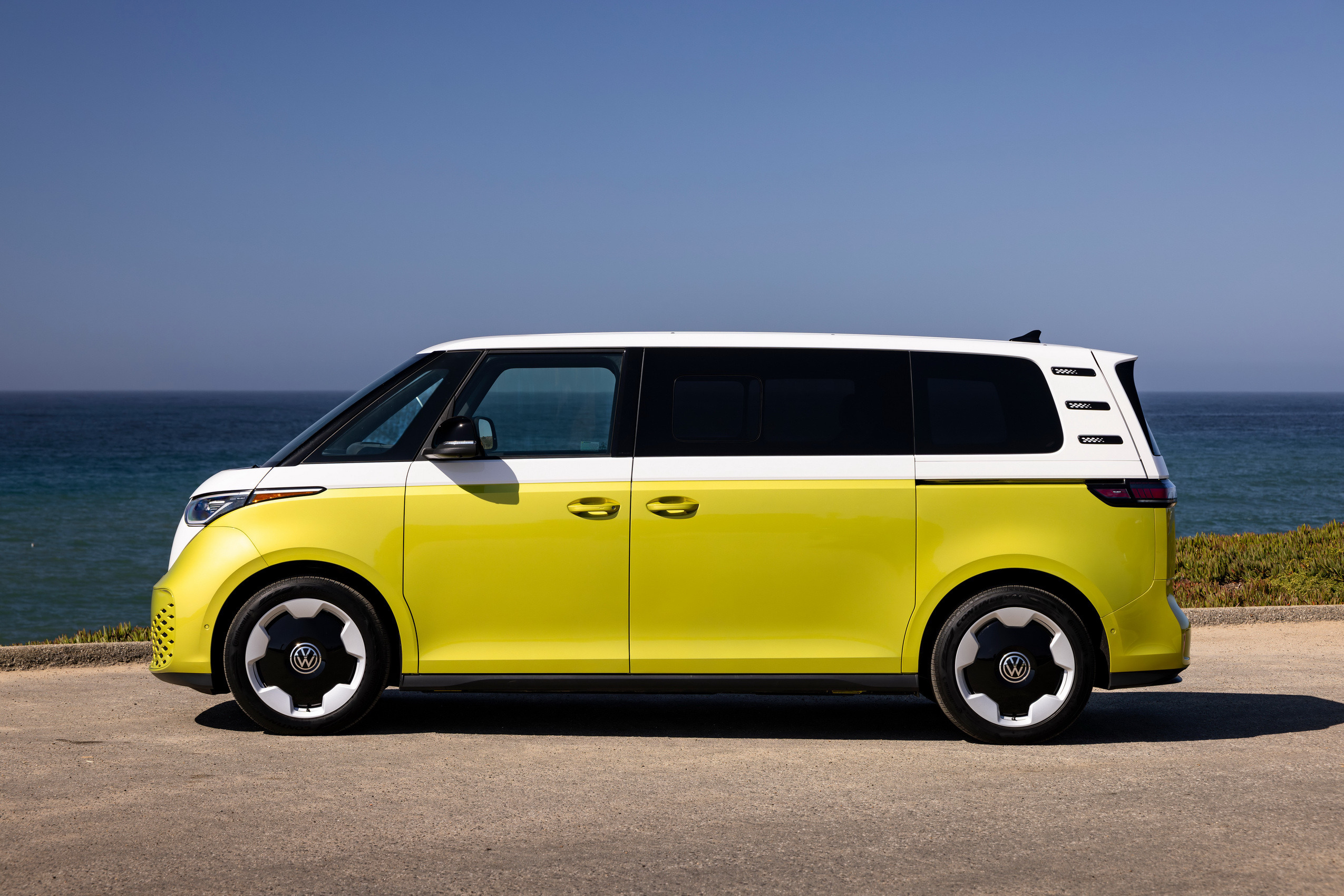 2025 VW ID BUZZ USA 0001