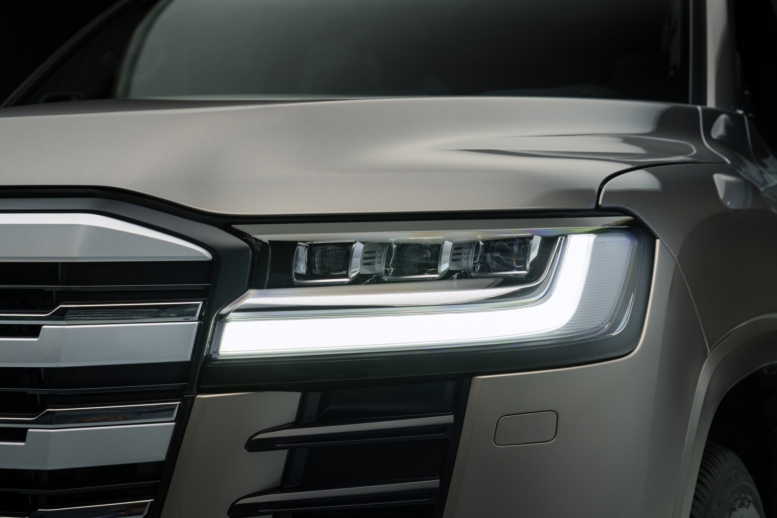 2026 Toyota Land Cruiser 300 Hybrid (12)