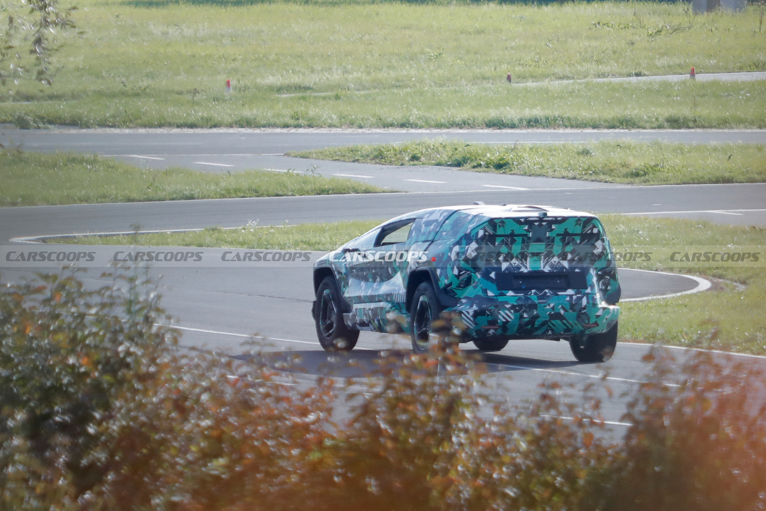 Ceer SUV 0107 11