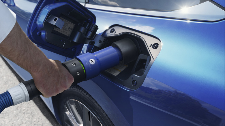 2025_Toyota_Mirai_017