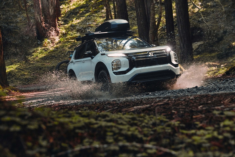 2025 Mitsubishi Outlander Trail Edition (2)