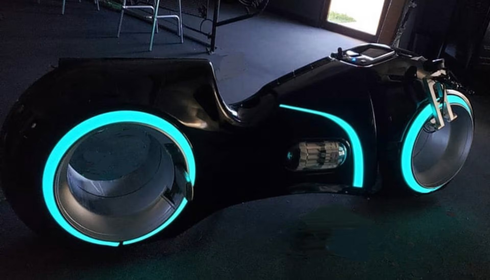 TRON MECUM 0001