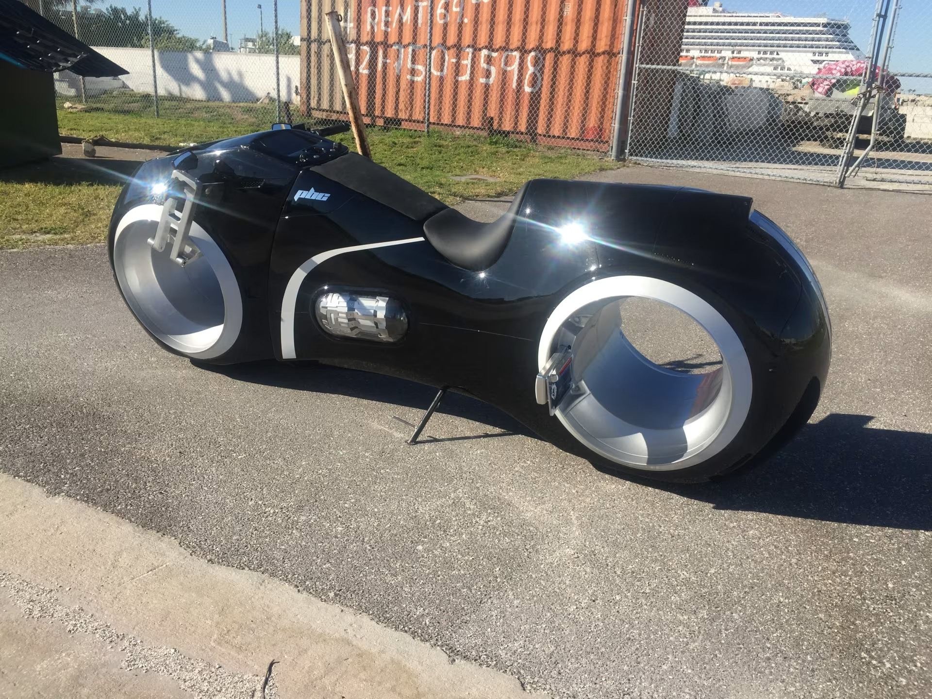 TRON MECUM 0003