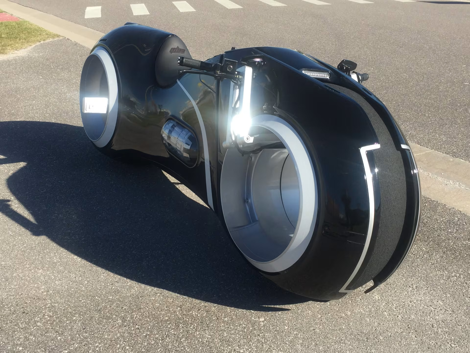 TRON MECUM 0004