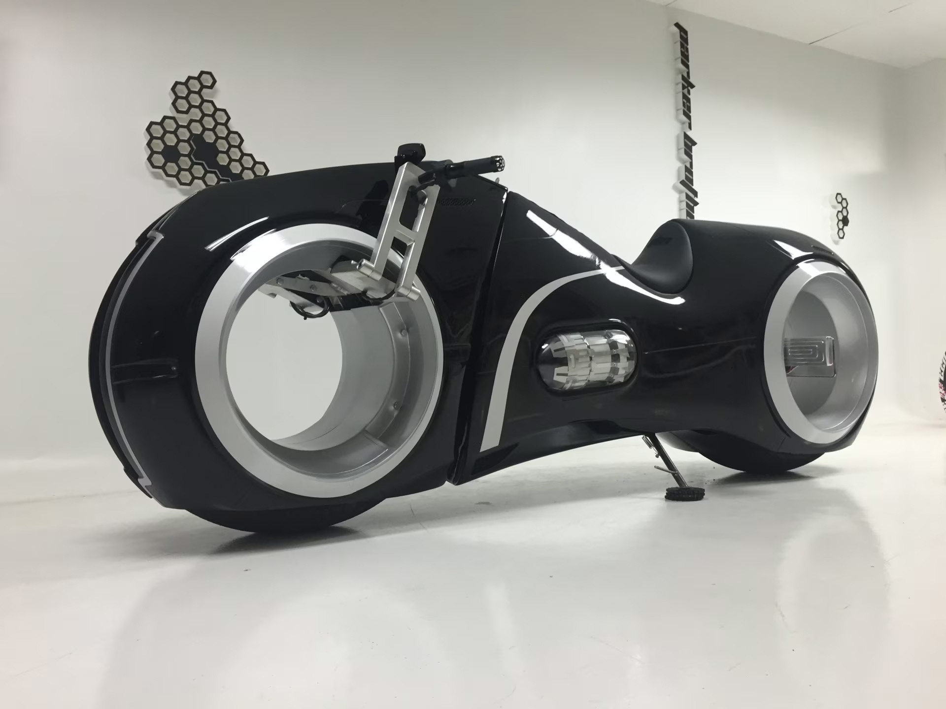 TRON MECUM 0007