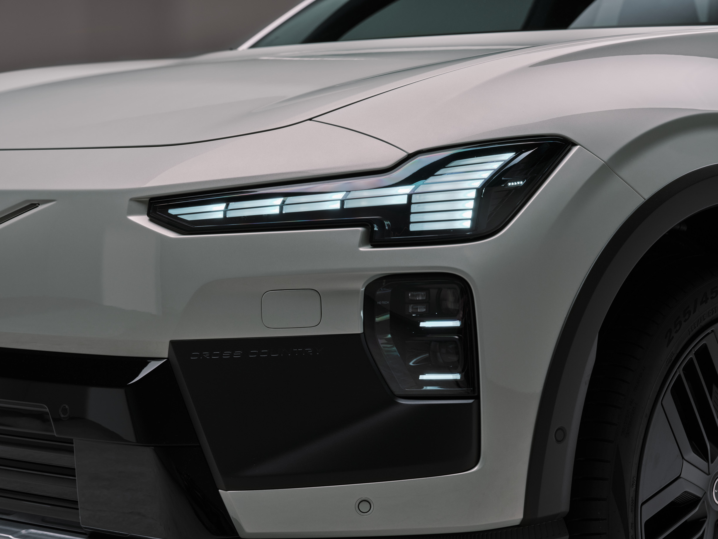 Volvo_EX60_Cross_Country_Studio(27)