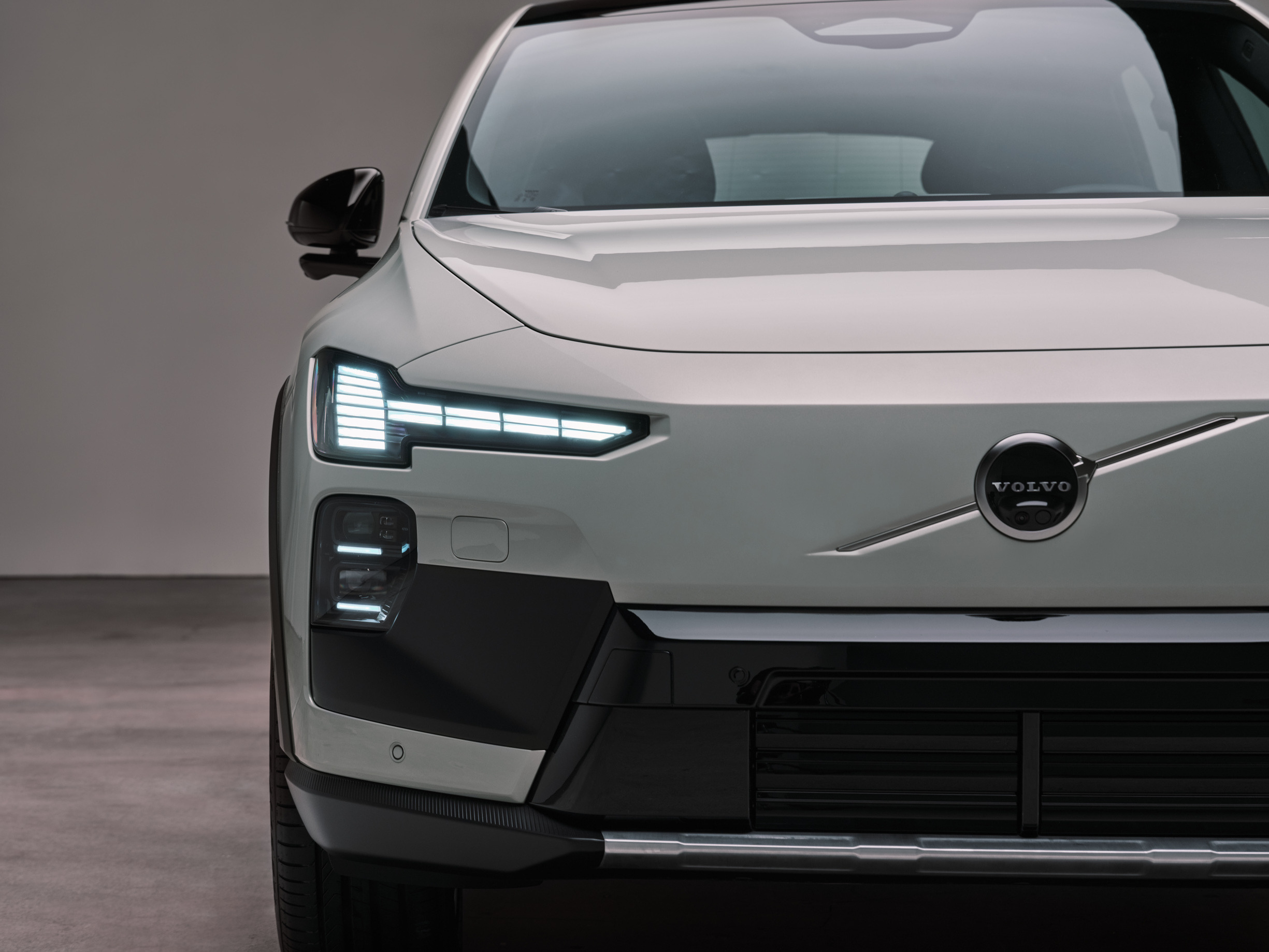 Volvo_EX60_Cross_Country_Studio(30)
