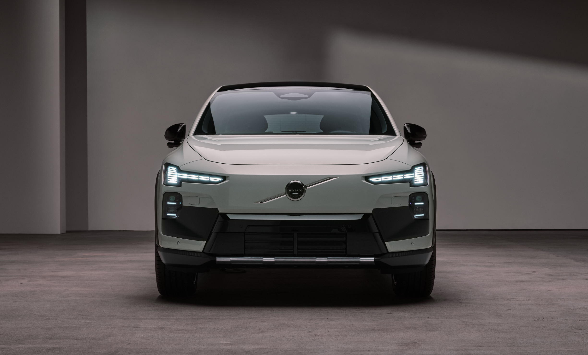 Volvo_EX60_Cross_Country_Studio(40)