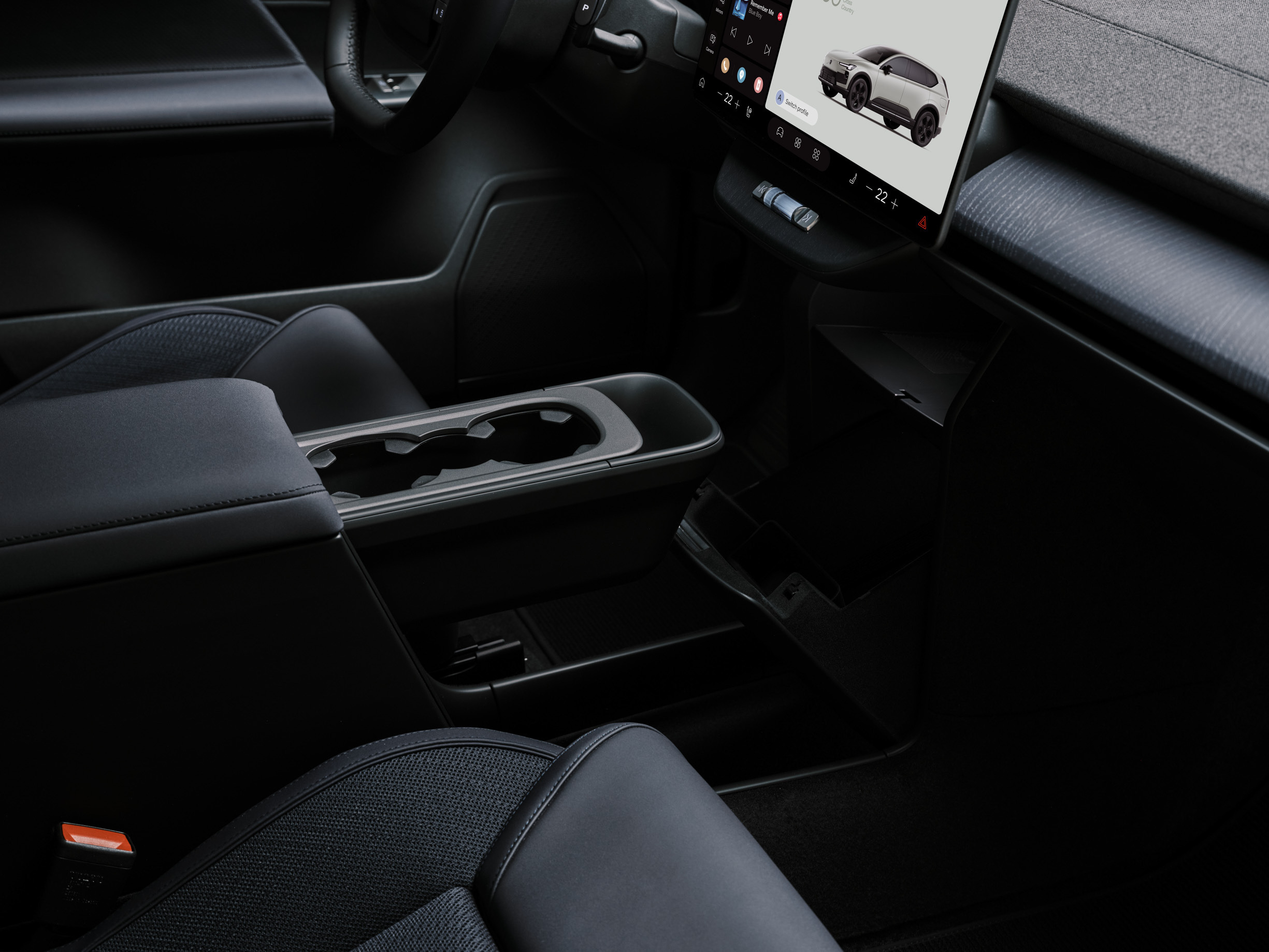 Volvo_EX60_Cross_Country_Studio(6)