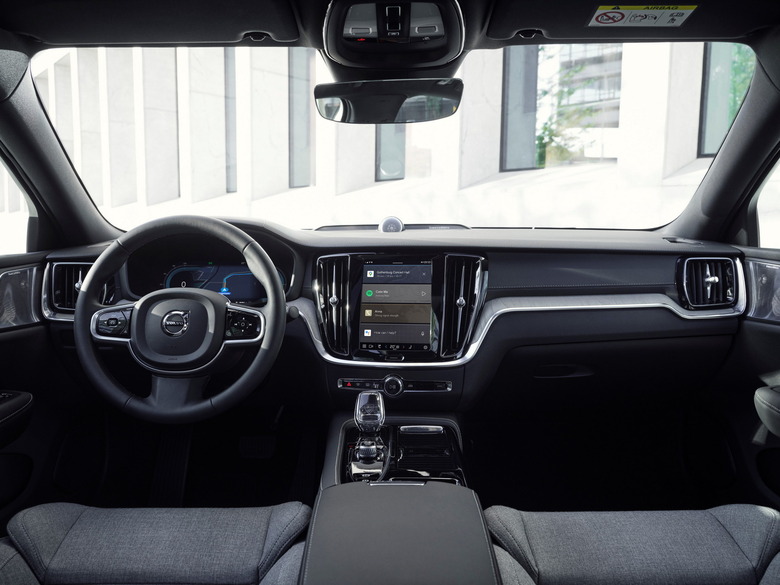 Volvo_S60_Recharge_Google_built-in