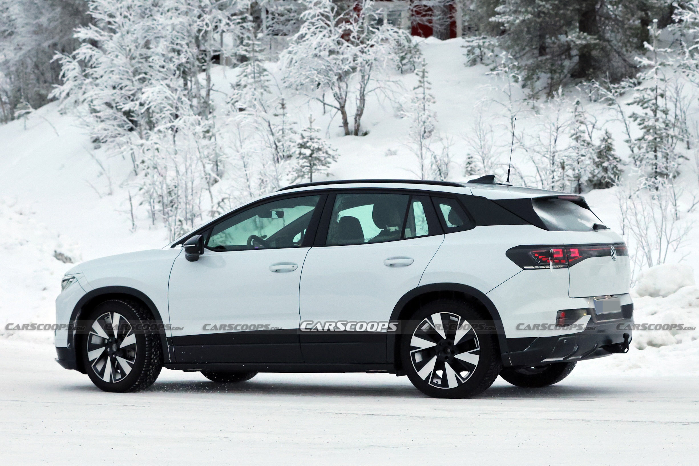 VW ID.4 facelift spy shots 00018