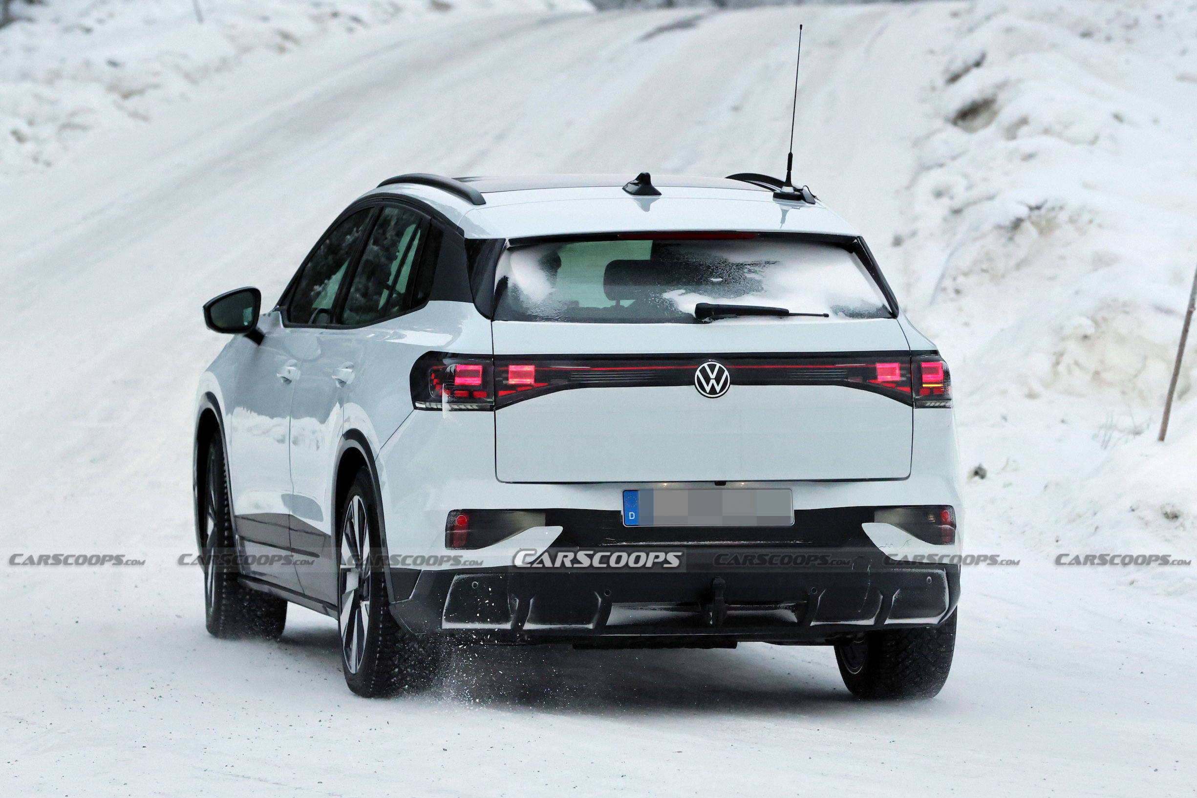 VW ID.4 facelift spy shots 00024