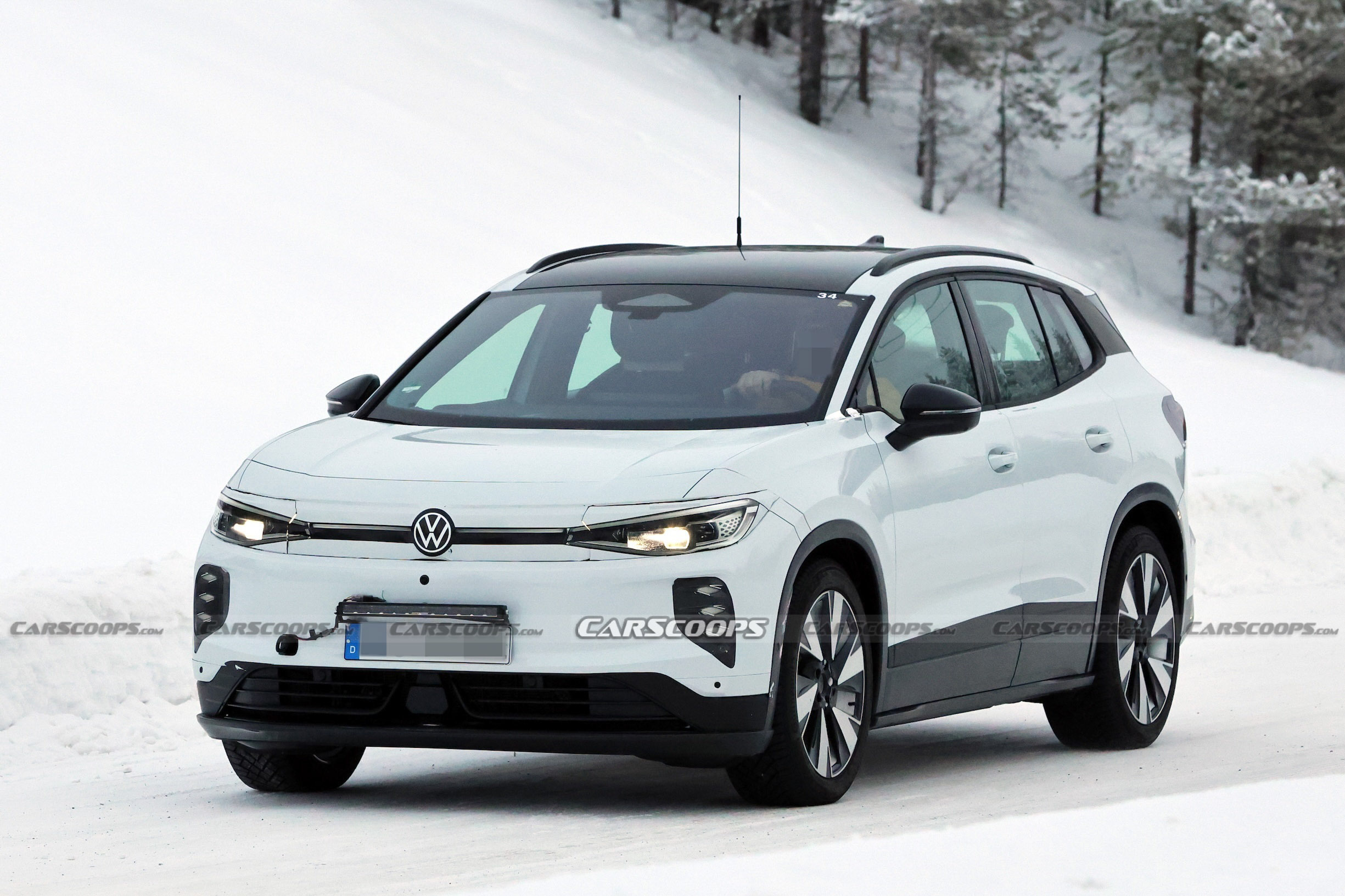 VW ID.4 facelift spy shots 00001