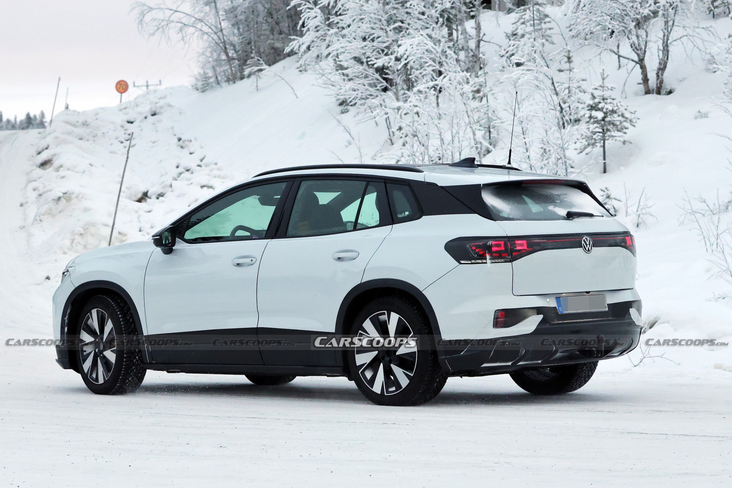 VW ID.4 facelift spy shots 00021