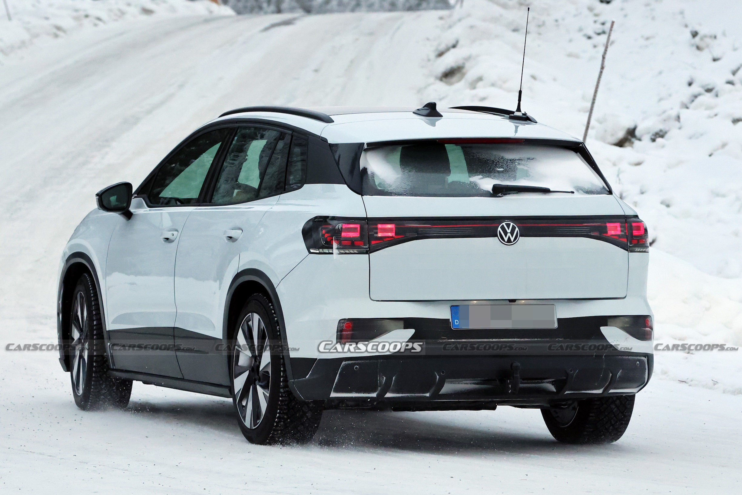 VW ID.4 facelift spy shots 00023