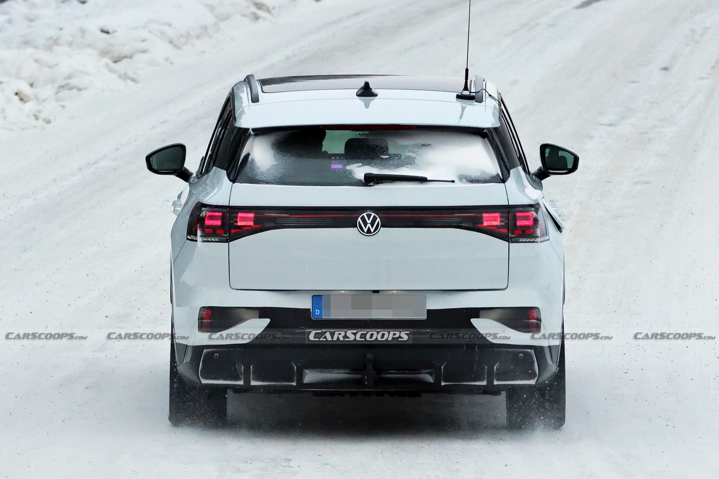 VW ID.4 facelift spy shots 00028