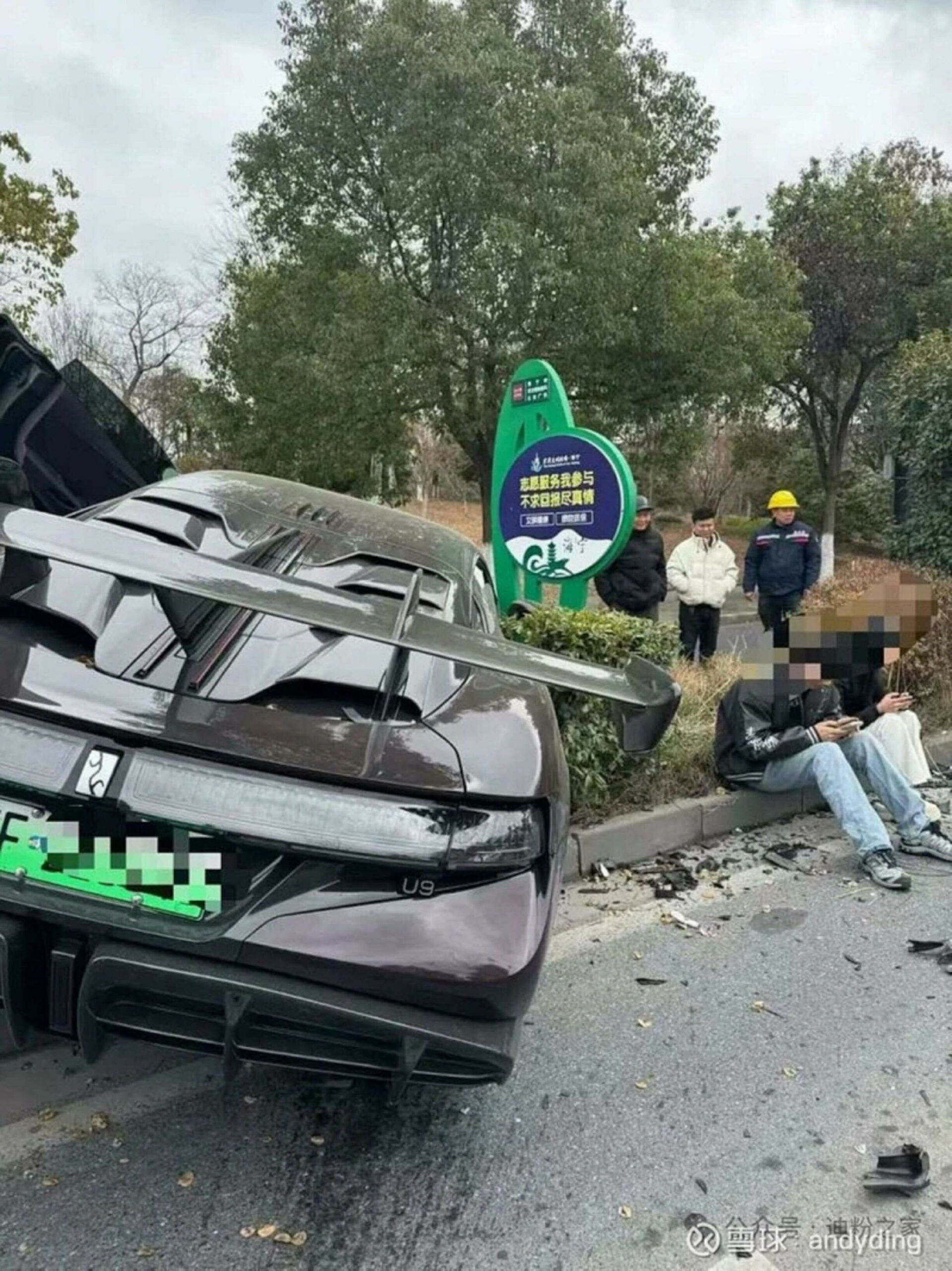 Yangwang U9 crash 00002