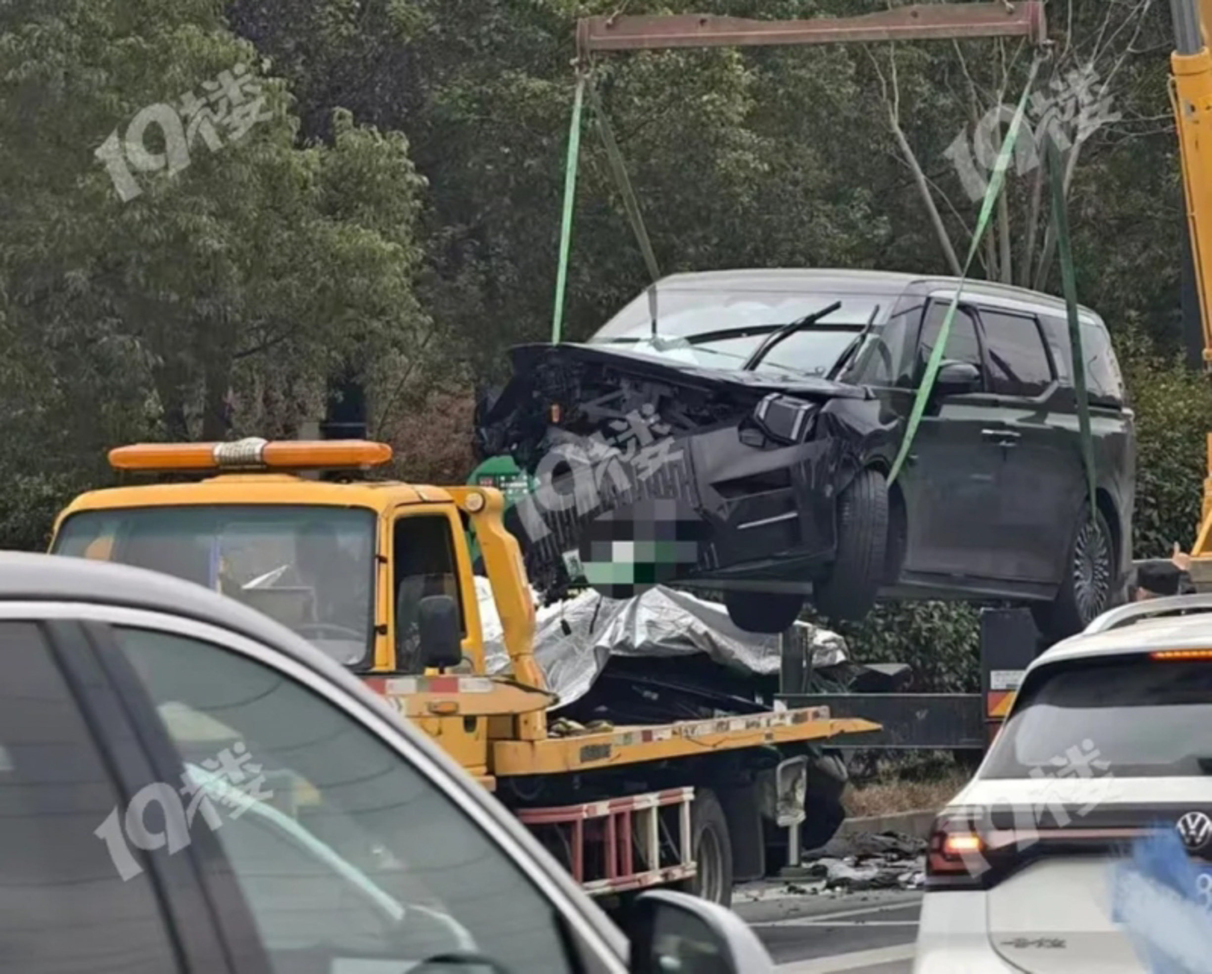 Yangwang U9 crash 00004