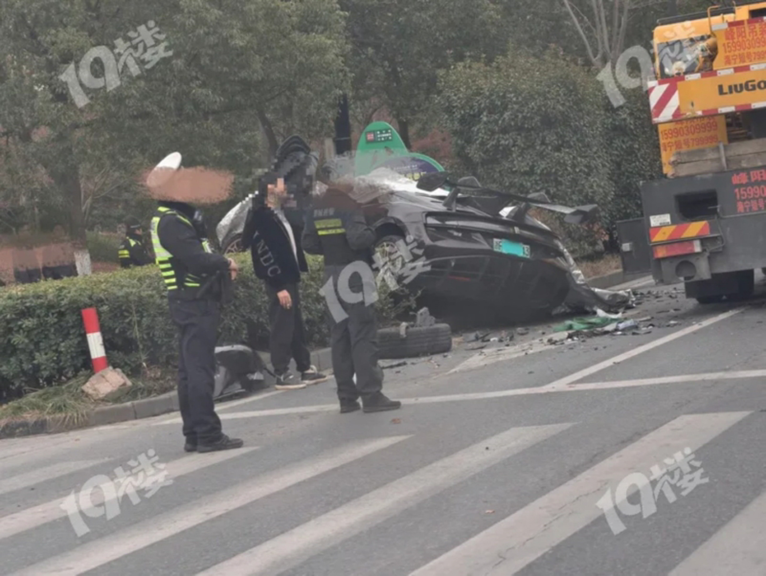 Yangwang U9 crash 00005