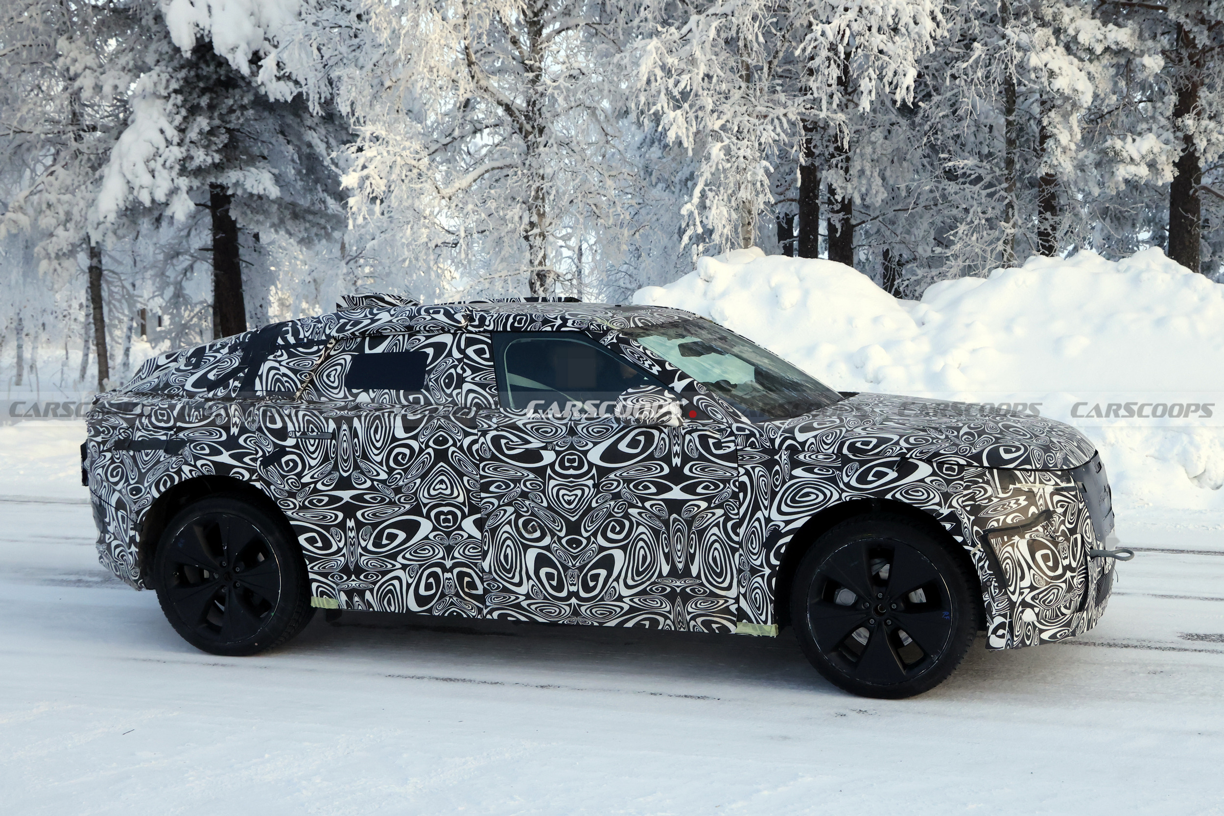 2027 Range Rover Velar 212 13